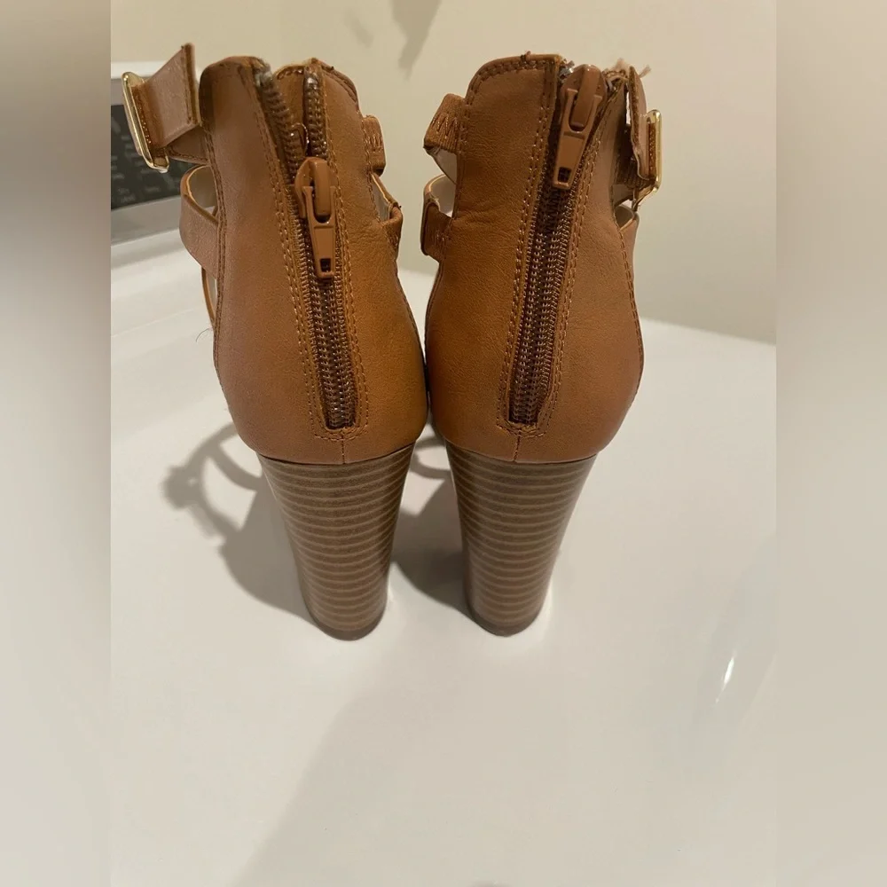 Sandals - Picture 5 of 6